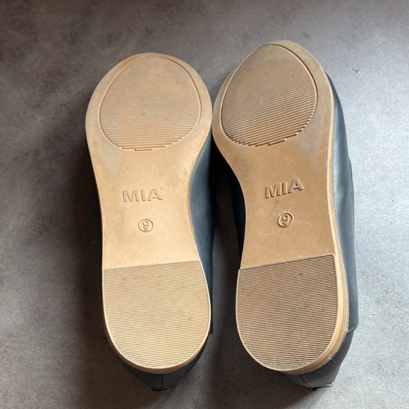 MIA Black Loafers (9) - Picture 6 of 10